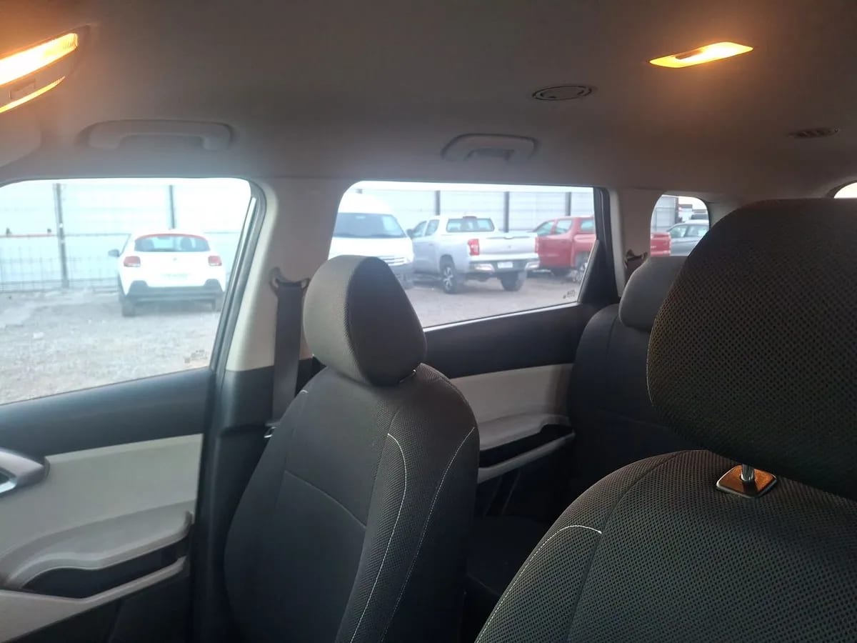Kia Carens 1.4l Ex Turbo-Gdi Full 4x2 7dct At 5p año 2022