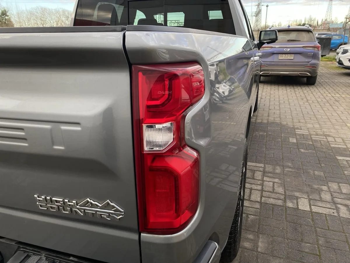 Chevrolet Silverado 3.0 High Country 4x4 At 4p año 2025