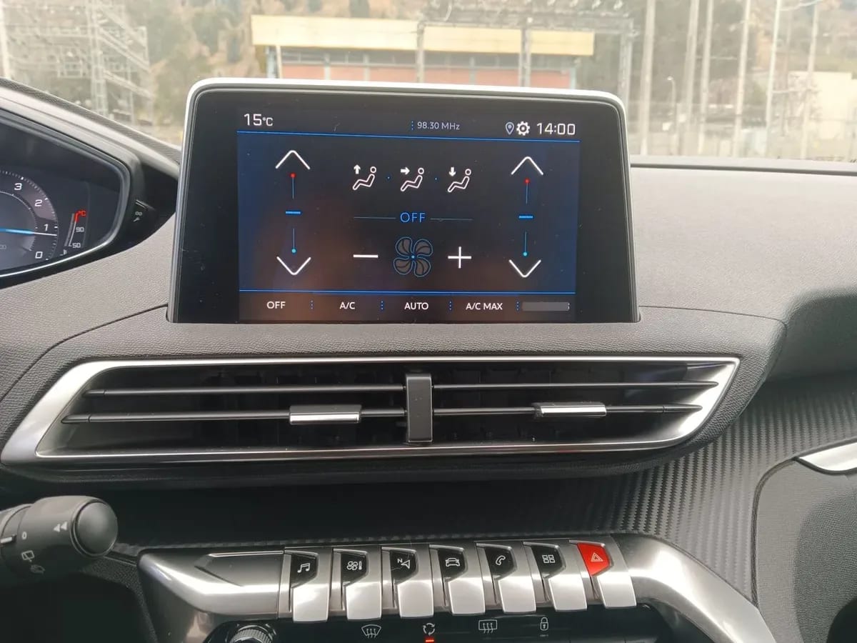 Peugeot 3008 1.2 Active Puretech 4x2 130 Mt6 5p año 2021