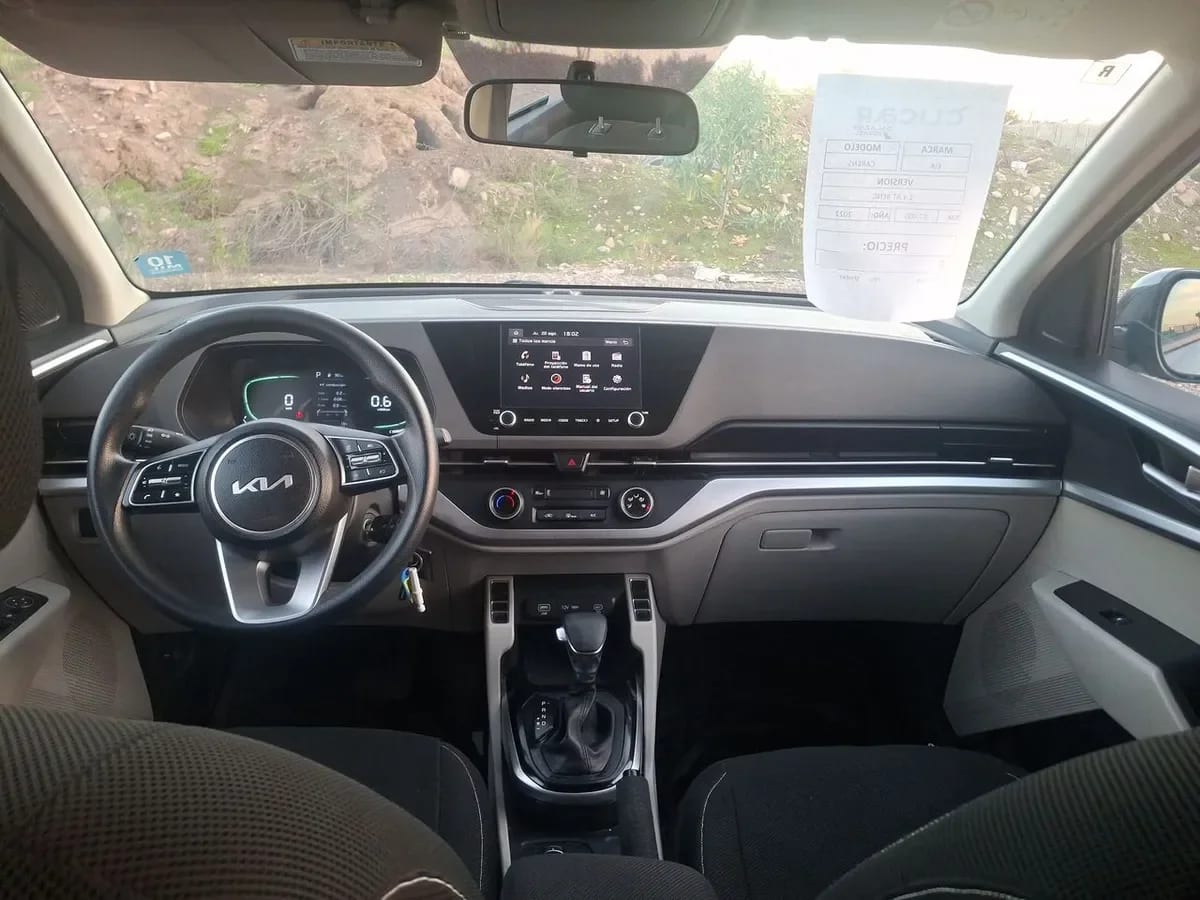 Kia Carens 1.4l Ex Turbo-Gdi Full 4x2 7dct At 5p año 2022