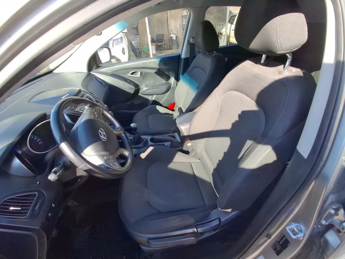 Hyundai Tucson 2.0 Gl Crdi Diesel 4wd Lm Pe At 5p año 2016
