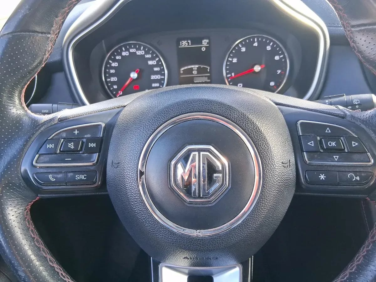 MG Hs 1.5t Comfort 2wd Mt 5p año 2023