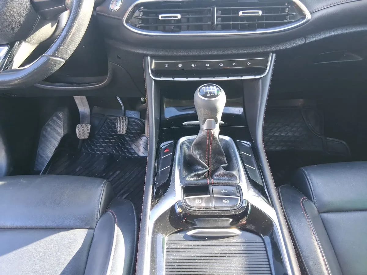 MG Hs 1.5t Comfort 2wd Mt 5p año 2023