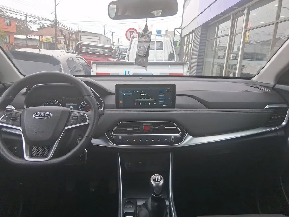 JAC Js8 1.5 Comfort Ce 4x2 6mt 5p año 2023