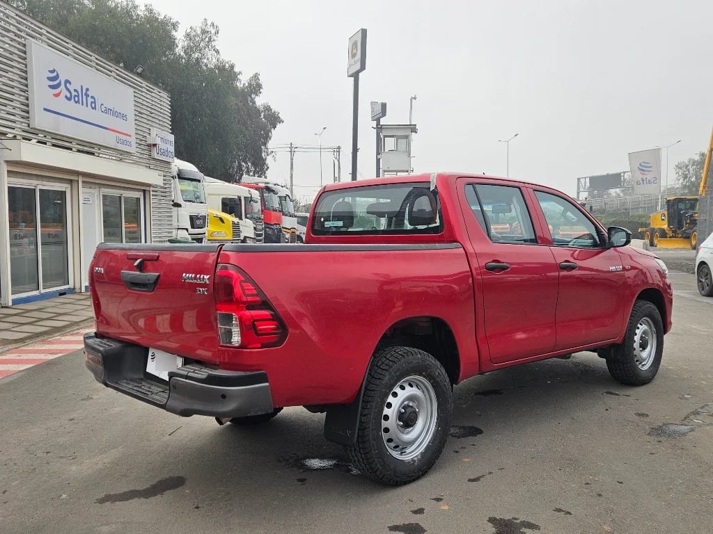 Toyota Hilux Dc 4x4 2.4 D Dx Mt año 2023