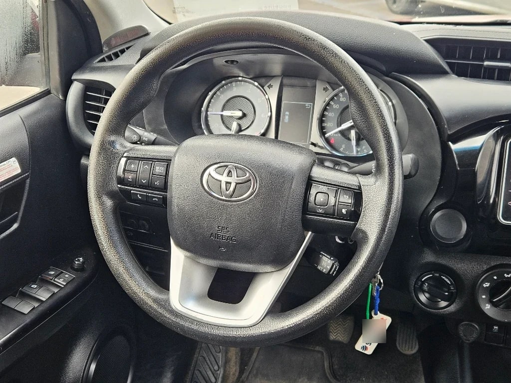 Toyota Hilux Dc 4x4 2.4 D Dx Mt año 2023