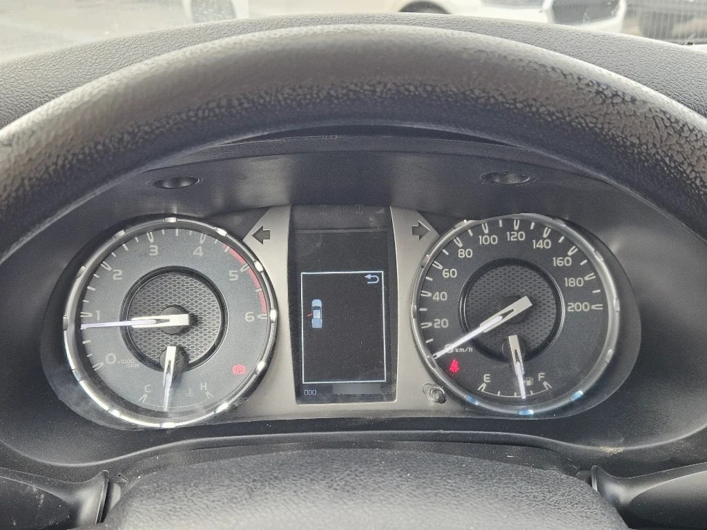 Toyota Hilux Dc 4x4 2.4 D Dx Mt año 2023