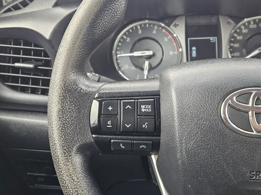 Toyota Hilux Dc 4x4 2.4 D Dx Mt año 2023