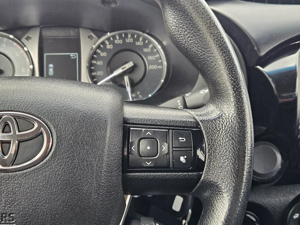 Toyota Hilux Dc 4x4 2.4 D Dx Mt año 2023