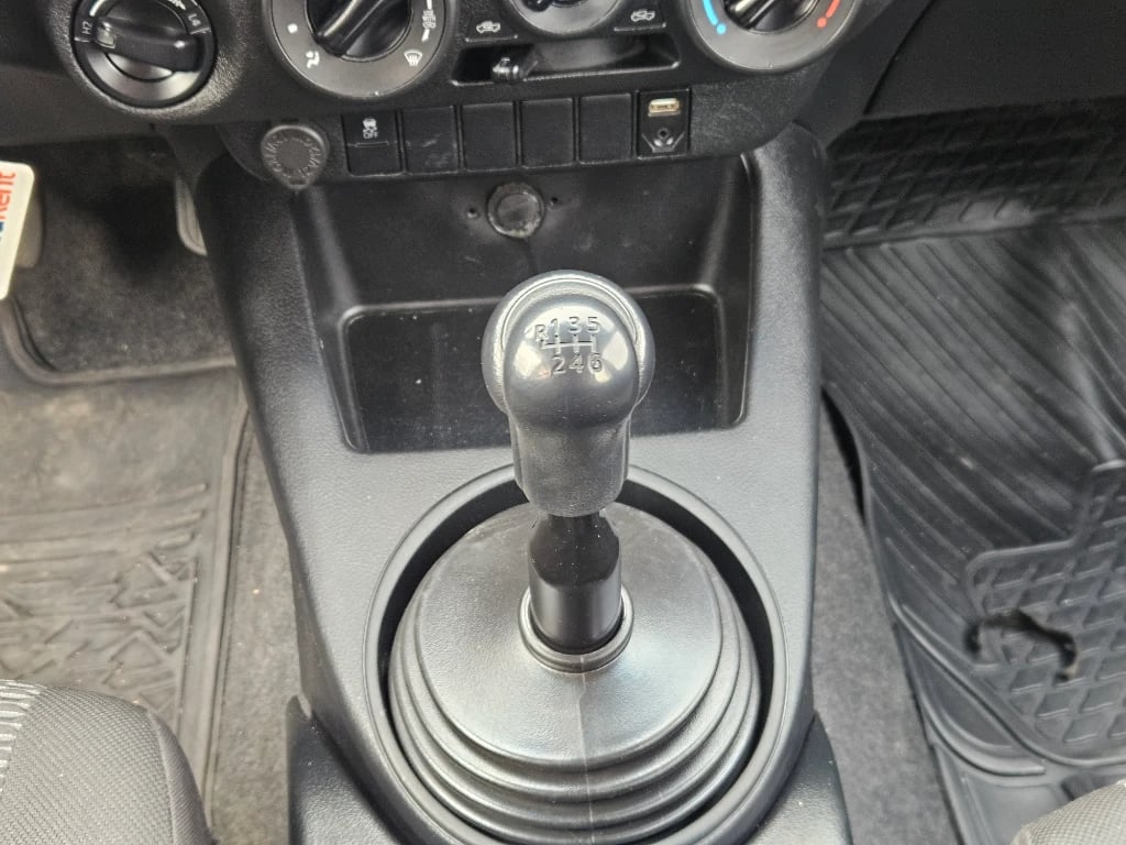 Toyota Hilux Dc 4x4 2.4 D Dx Mt año 2023