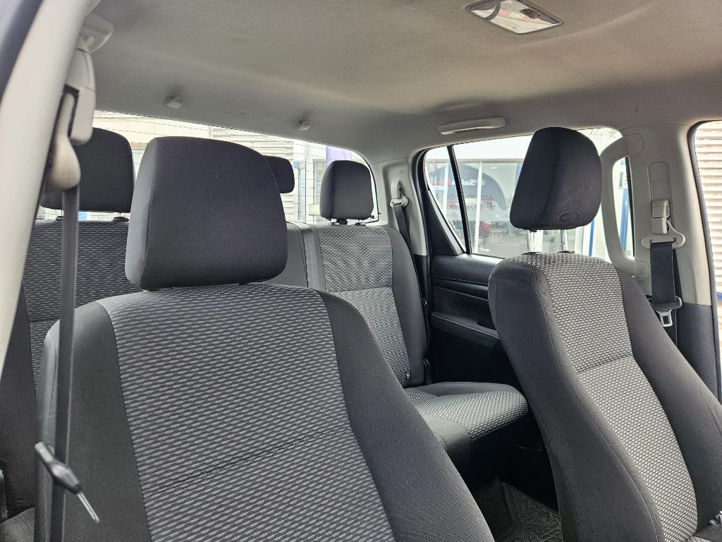 Toyota Hilux Dc 4x4 2.4 D Dx Mt año 2023