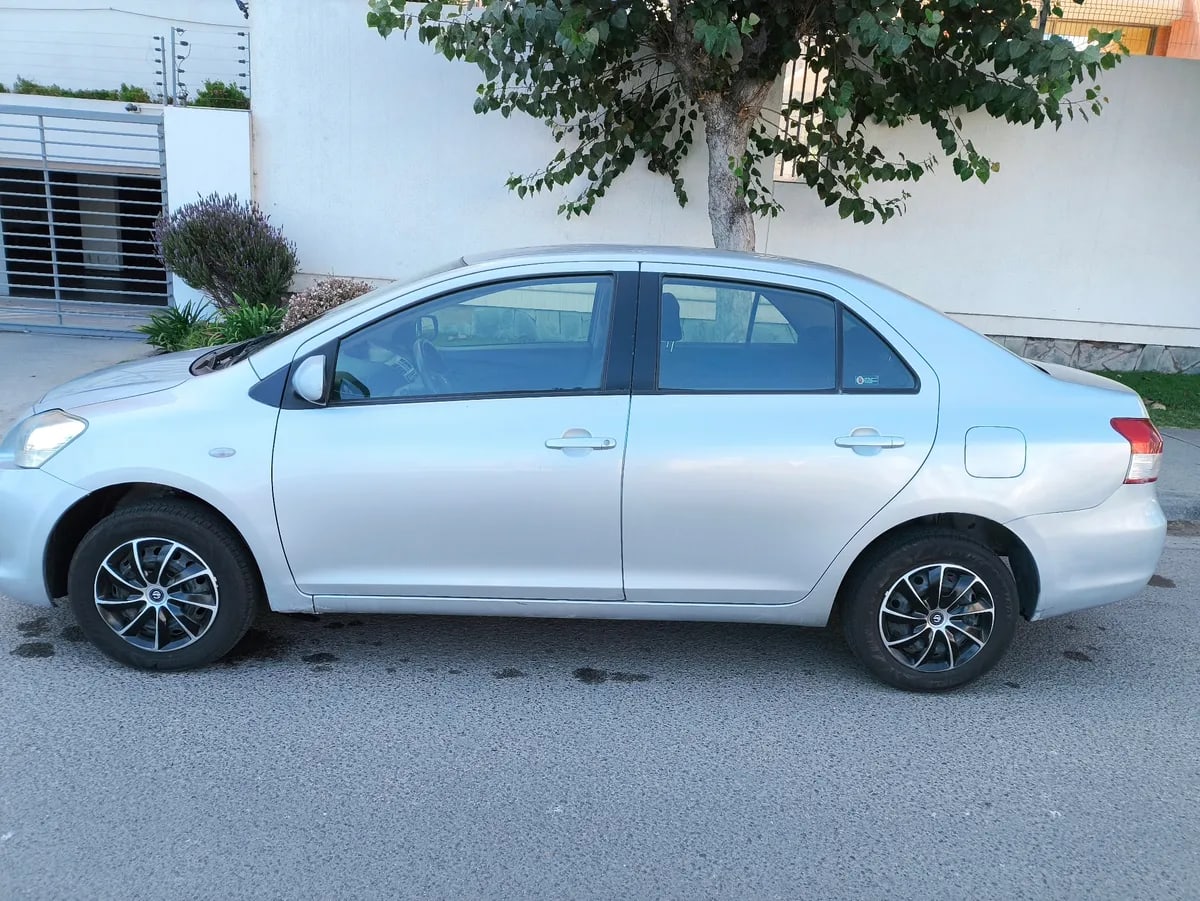 TOYOTA YARIS 1.5 Sedan Gli Mt año 2007