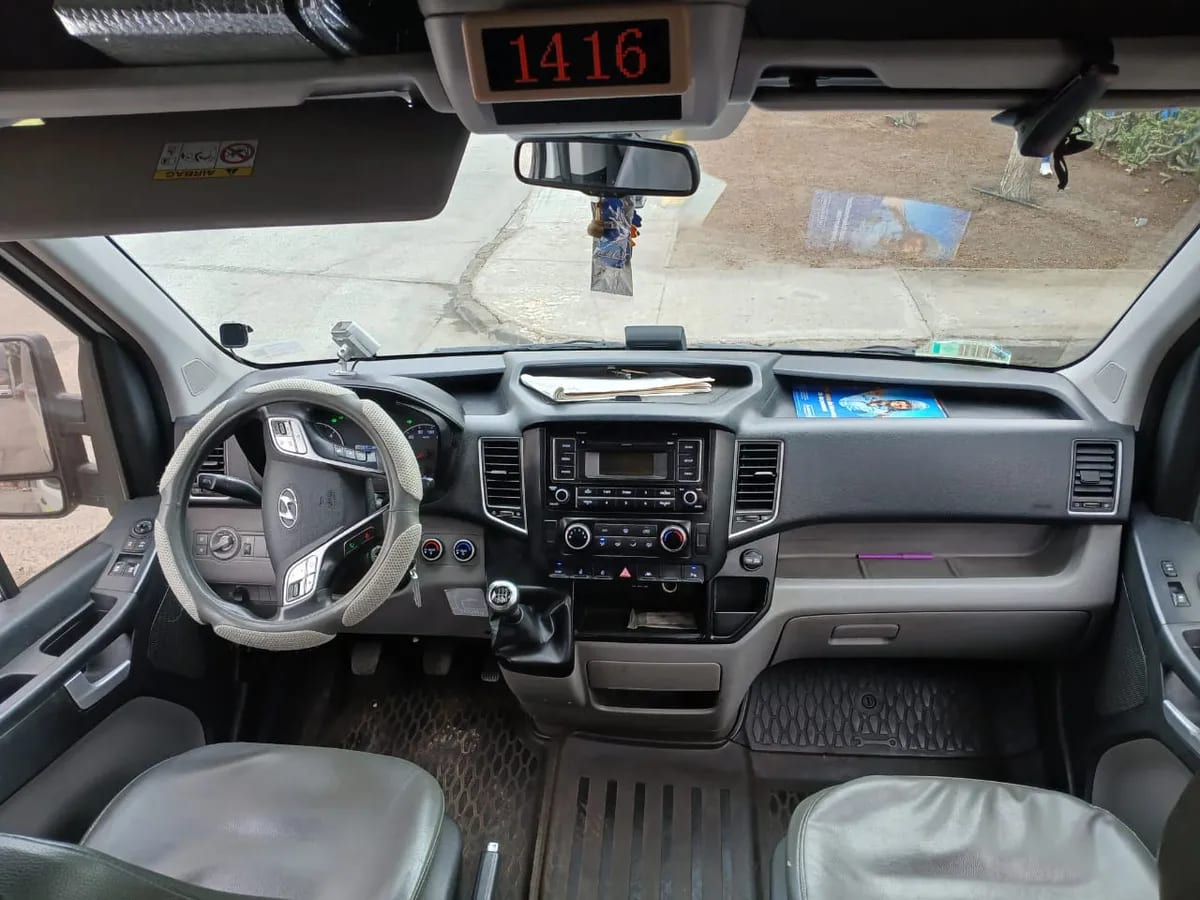HYUNDAI H350 SOLATI 2.5 Cargo Van A/c Mt Diesel año 2021