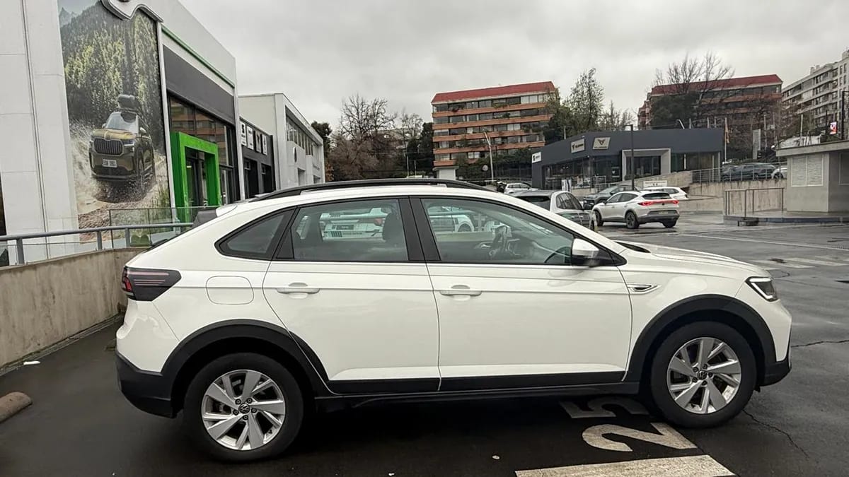 Volkswagen Nivus 1.0 Tsi Comfortline 4x2 At 5p. año 2023