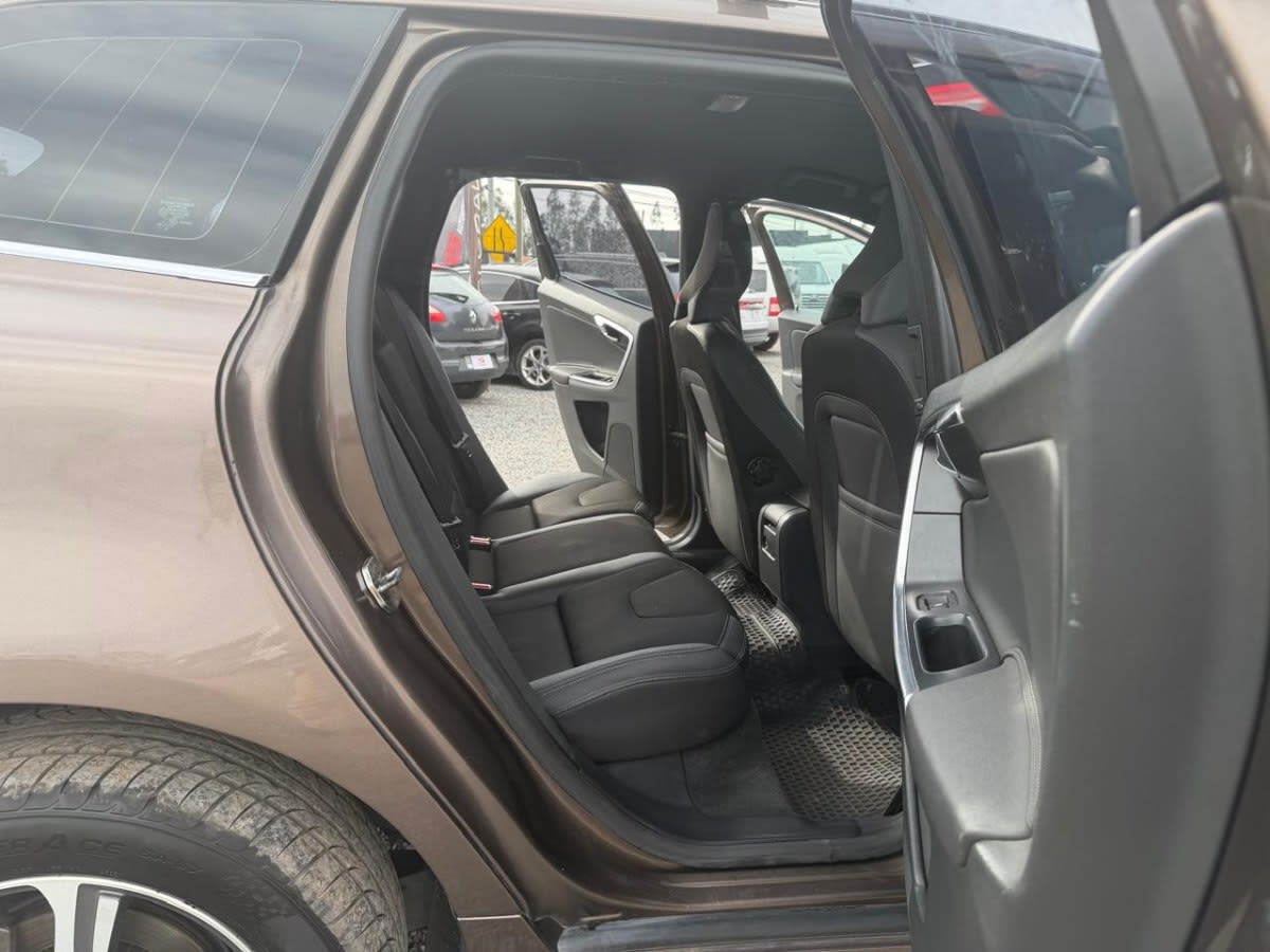 Volvo Xc60 2.0 D4 4x2 At año 2014