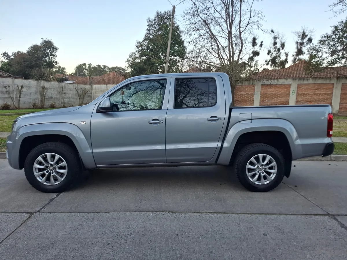 VOLKSWAGEN AMAROK 2.0 Trendline Mt 4x2 Diesel año 2022