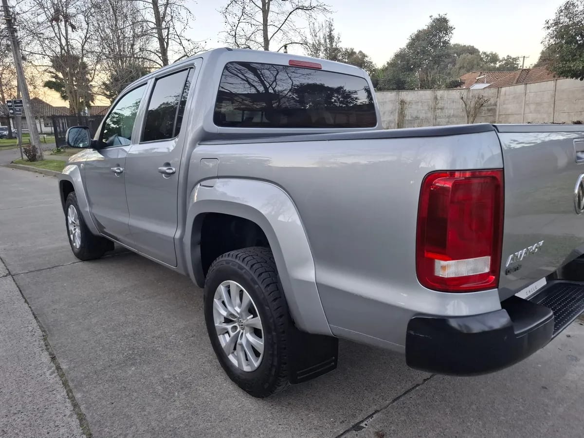 VOLKSWAGEN AMAROK 2.0 Trendline Mt 4x2 Diesel año 2022