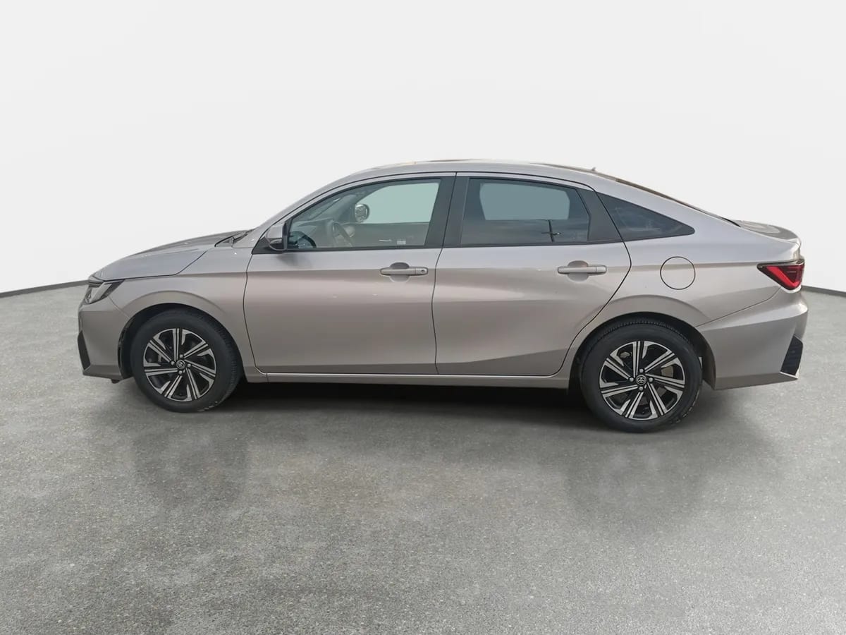 Toyota Yaris 1.5 E 4x2 Sdn Mt 4p año 2023