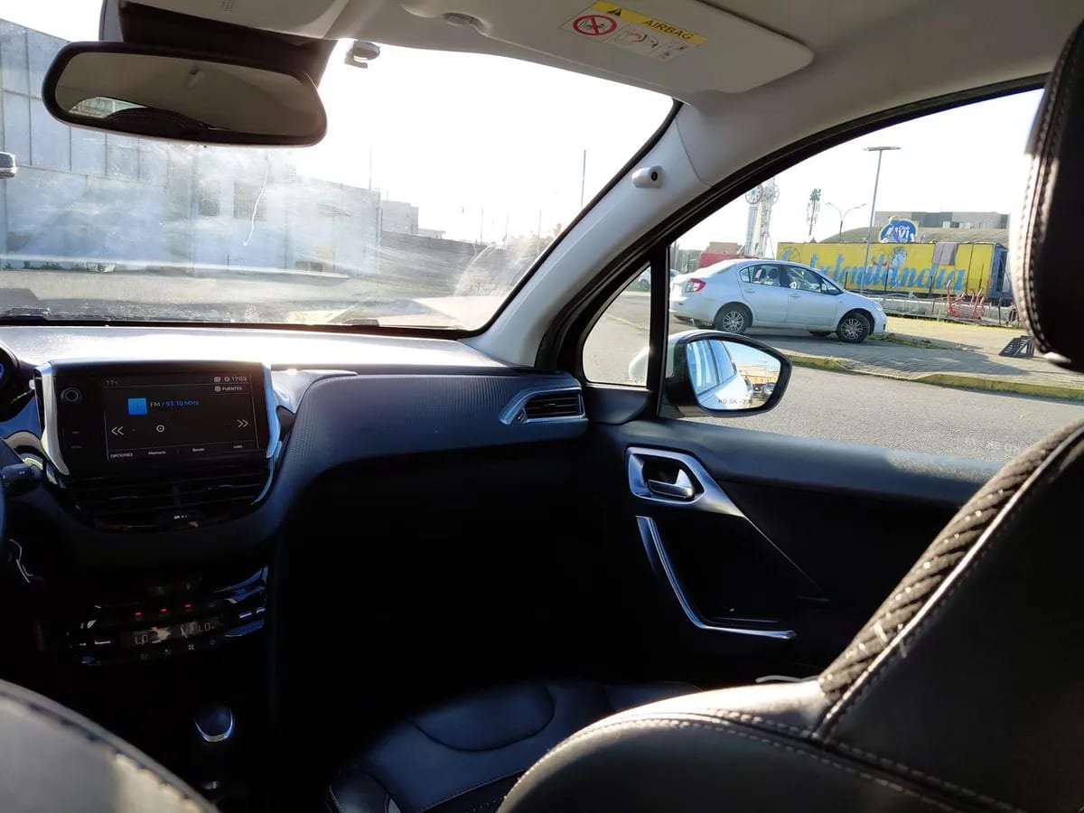 Peugeot 2008 1.2 Allure Pack Puretech 4x2 110hp Eat6 5p año 2018