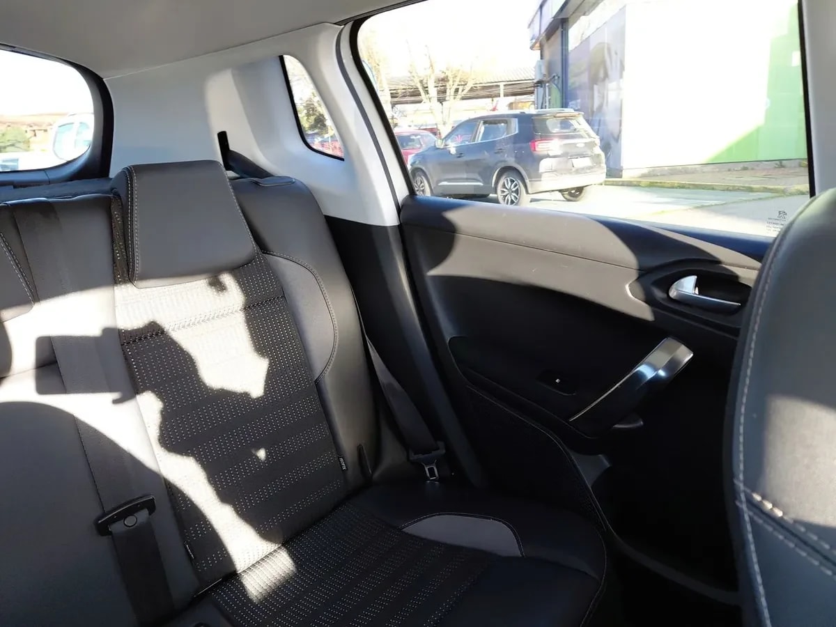 Peugeot 2008 1.2 Allure Pack Puretech 4x2 110hp Eat6 5p año 2018