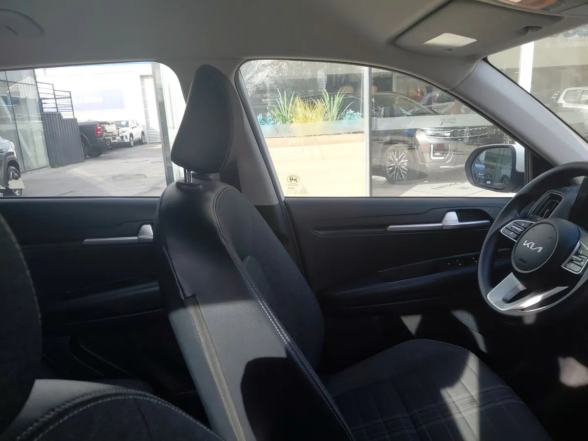 Kia Sonet 1.5 Ex 4x2 Ivt Ri At 5p año 2025