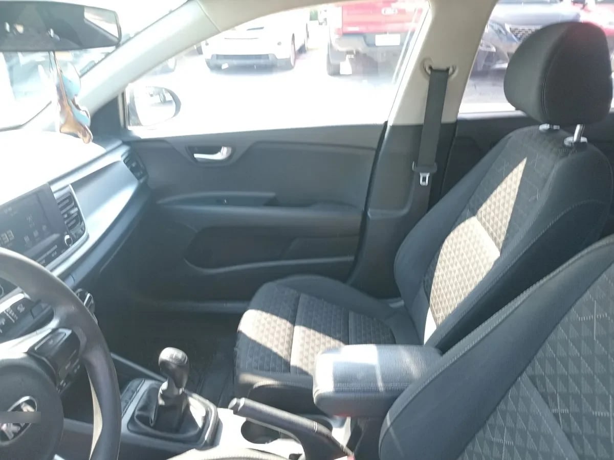 Kia Rio4 1.4 Lx Abs Ac Dab 6mt 4p año 2020