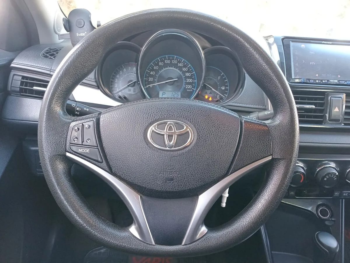 Toyota Yaris 1.5 Gli E 4x2 At 4p año 2017