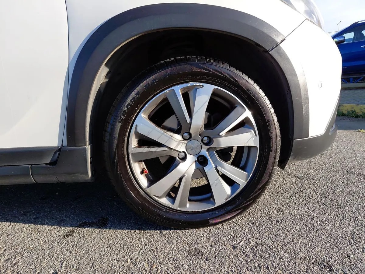 Peugeot 2008 1.2 Allure Pack Puretech 4x2 110hp Eat6 5p año 2018