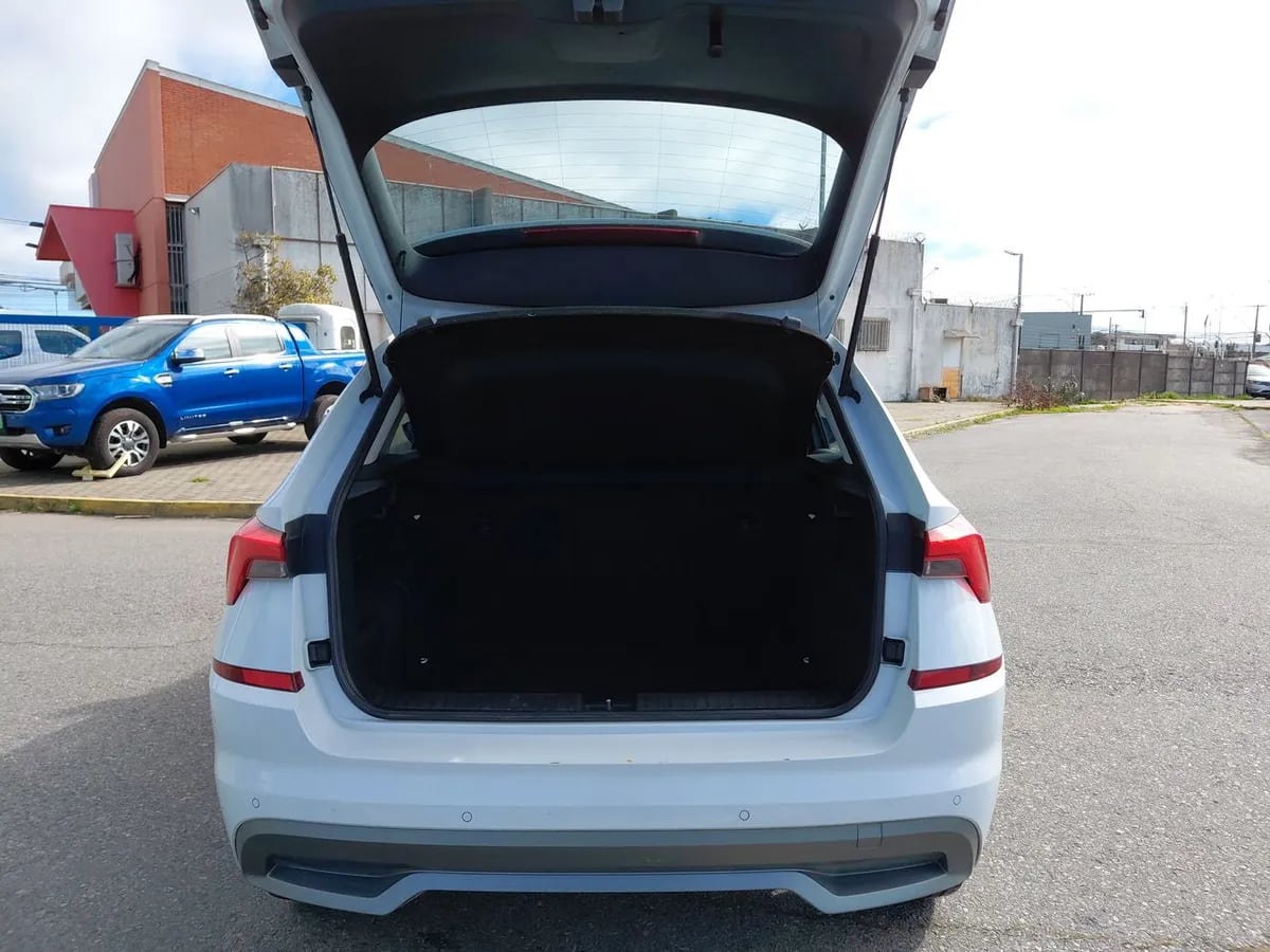Skoda Kamiq 1.0 Tsi Ambition 4x2 At 5p año 2023