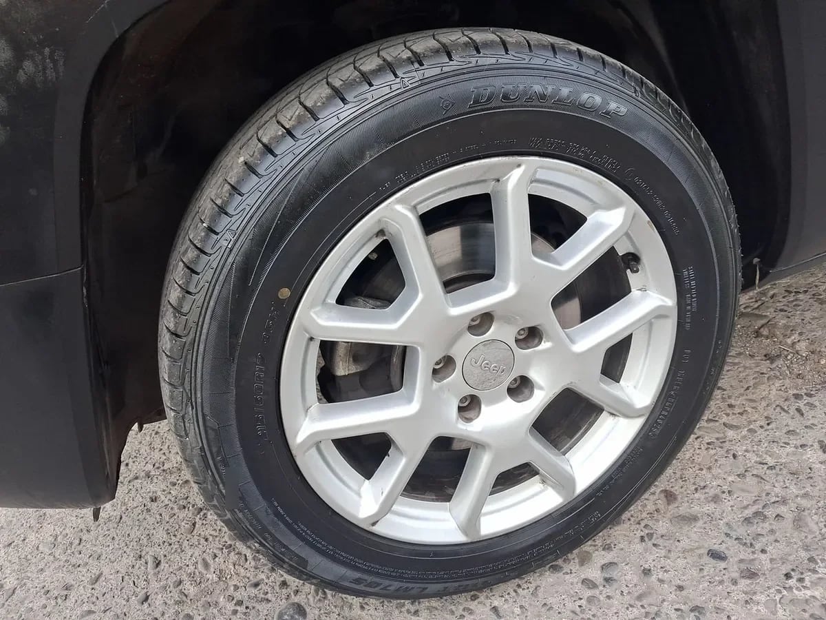 Jeep Renegade 1.8 Sport Lx 4x2 Mt 5p año 2023