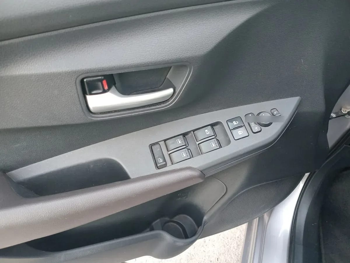 Toyota Yaris 1.5 E 4x2 Sdn Mt 4p año 2023