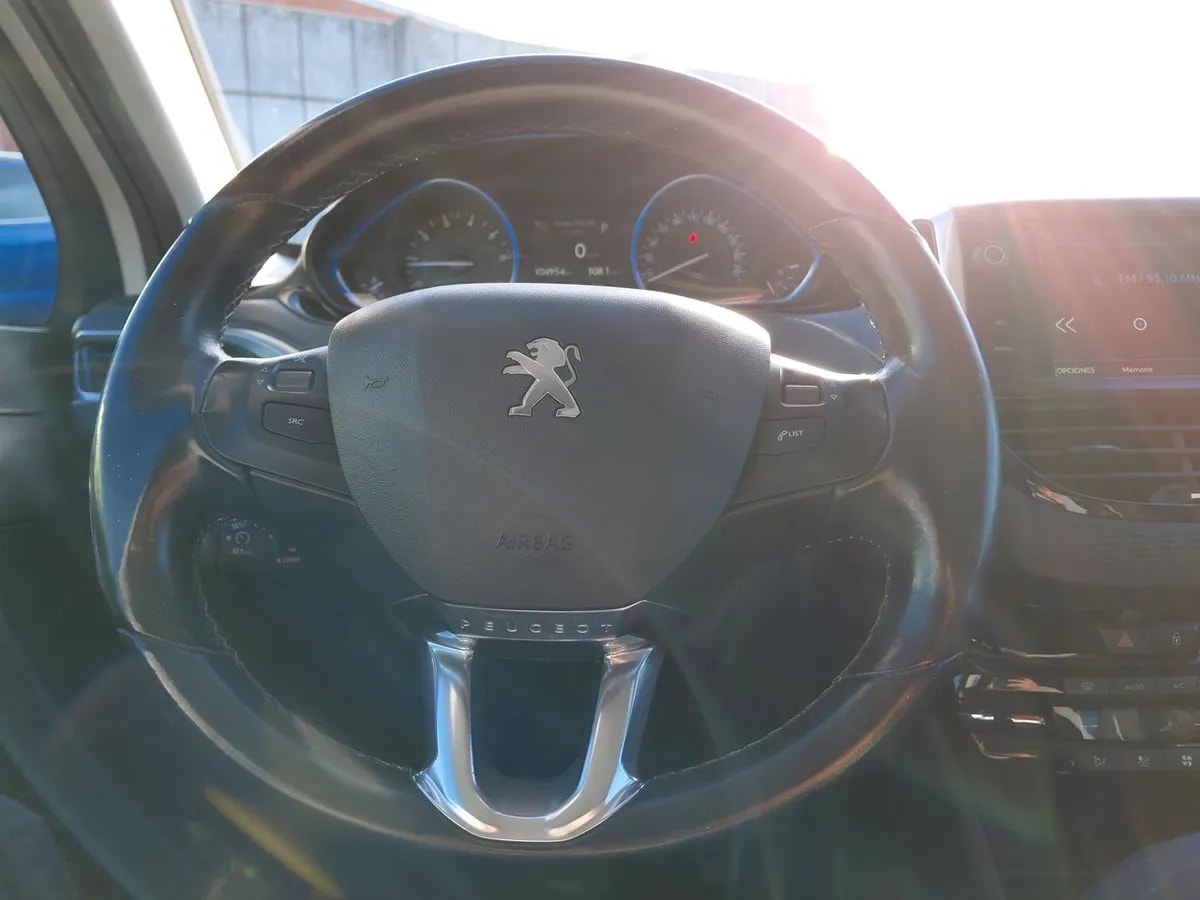 Peugeot 2008 1.2 Allure Pack Puretech 4x2 110hp Eat6 5p año 2018