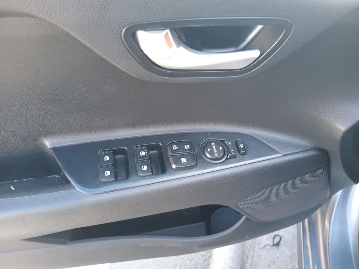 Kia Rio4 1.4 Lx Abs Ac Dab 6mt 4p año 2020