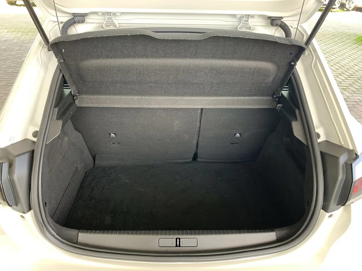 Peugeot 208 1.2 Active Pack Puretech 4x2 75 Mt 5p año 2021