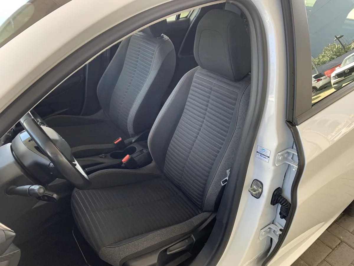 Peugeot 208 1.2 Active Pack Puretech 4x2 75 Mt 5p año 2021
