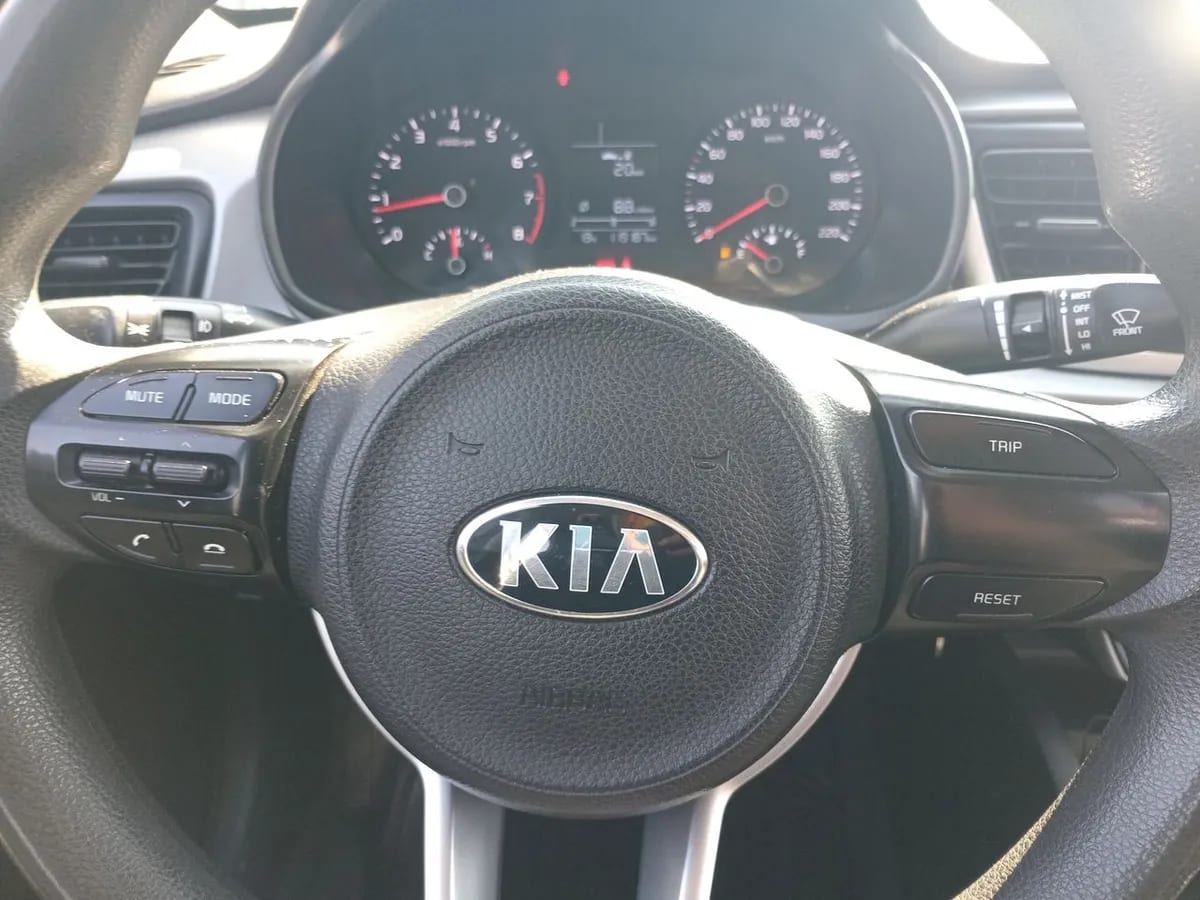 Kia Rio4 1.4 Lx Abs Ac Dab 6mt 4p año 2020