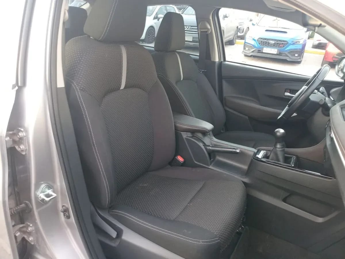 Toyota Yaris 1.5 E 4x2 Sdn Mt 4p año 2023