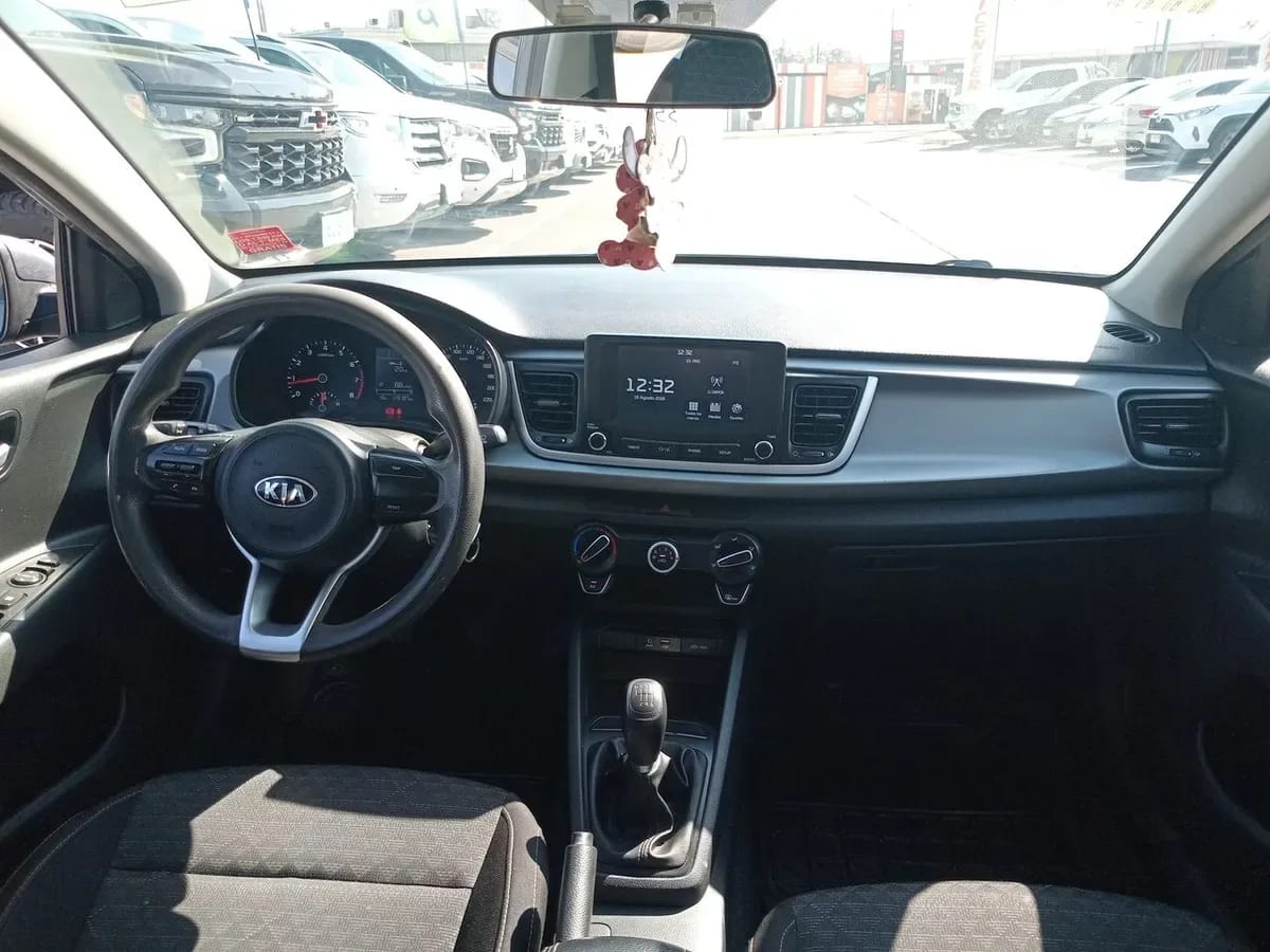 Kia Rio4 1.4 Lx Abs Ac Dab 6mt 4p año 2020