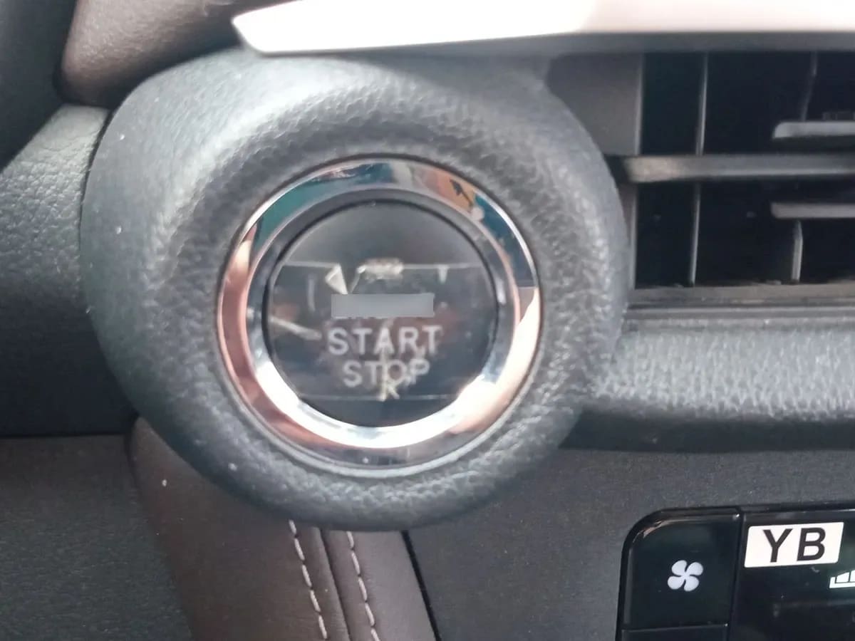 Toyota Yaris 1.5 E 4x2 Sdn Mt 4p año 2023