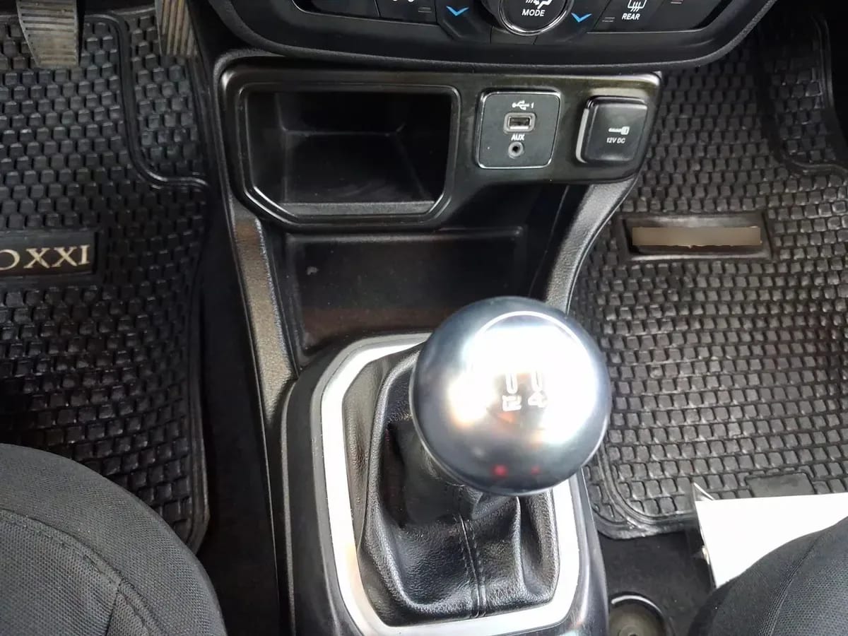Jeep Renegade 1.8 Sport Lx 4x2 Mt 5p año 2023