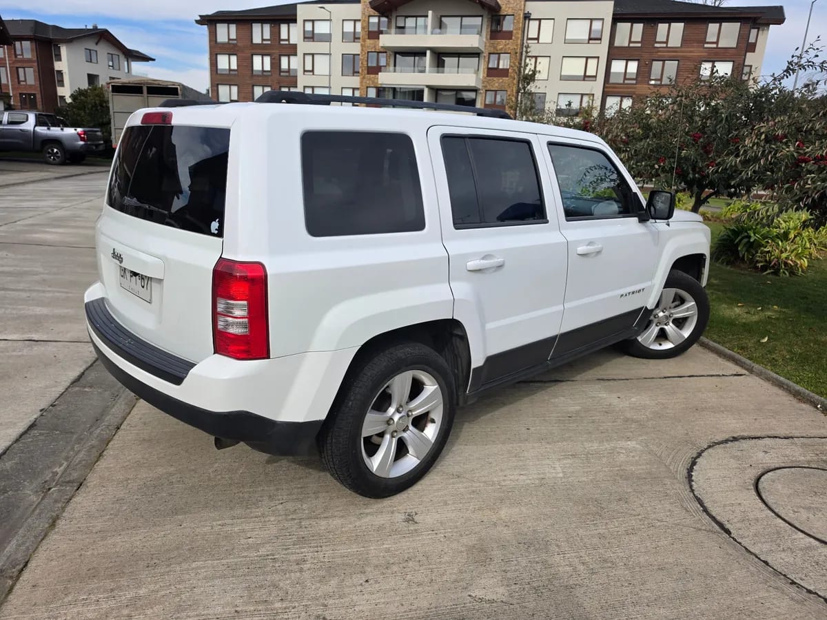 JEEP PATRIOT 2.4 At 4x2 año 2014