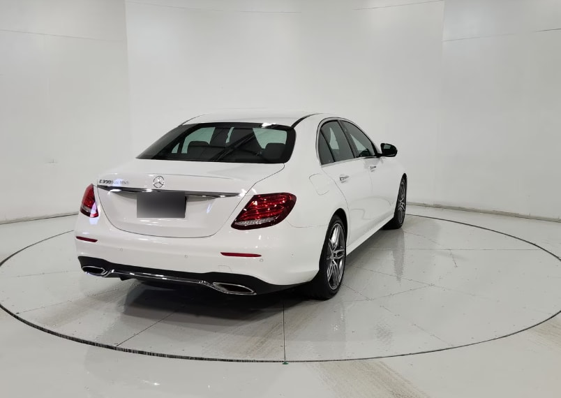 MERCEDES BENZ E300 2.0 Coupe At año 2017