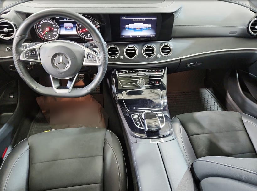 MERCEDES BENZ E300 2.0 Coupe At año 2017