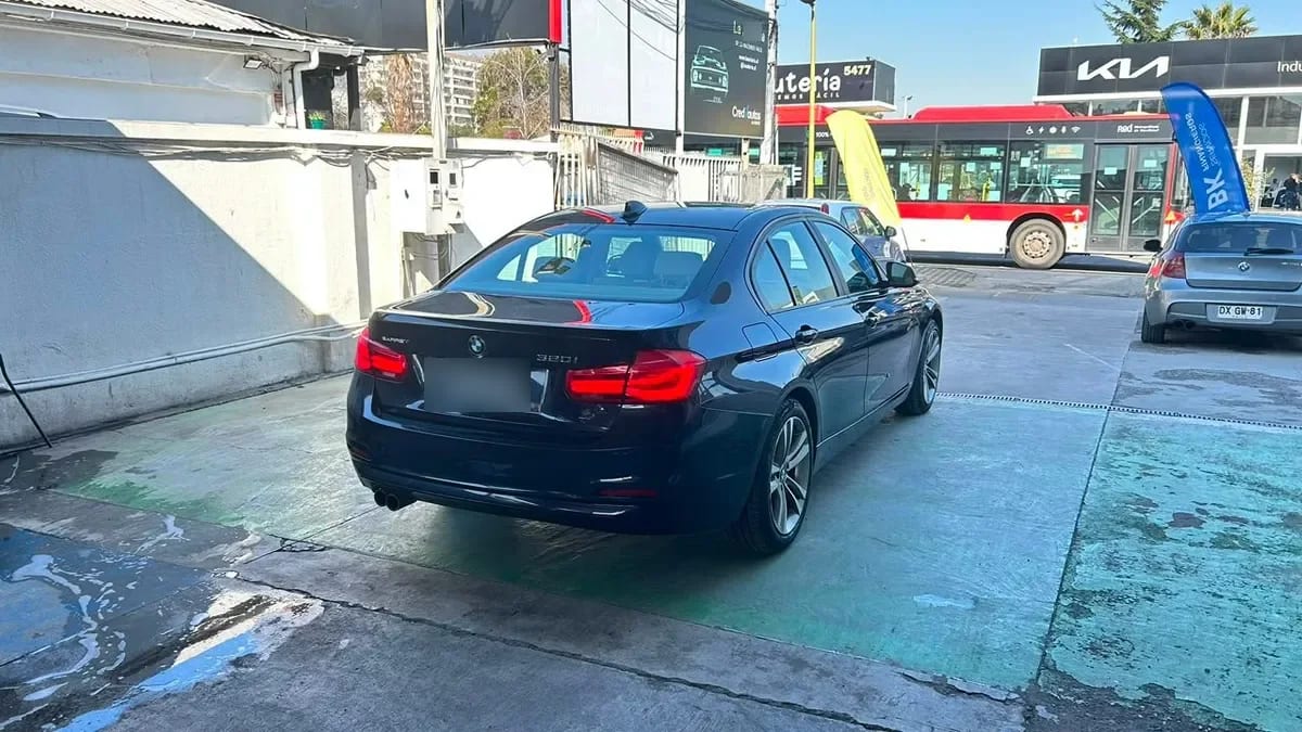 BMW 320i Lci 2.0 Automático año 2016