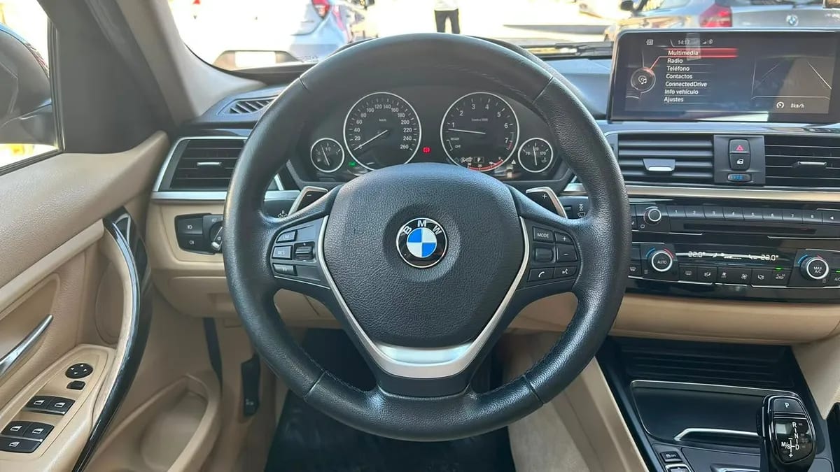 BMW 320i Lci 2.0 Automático año 2016