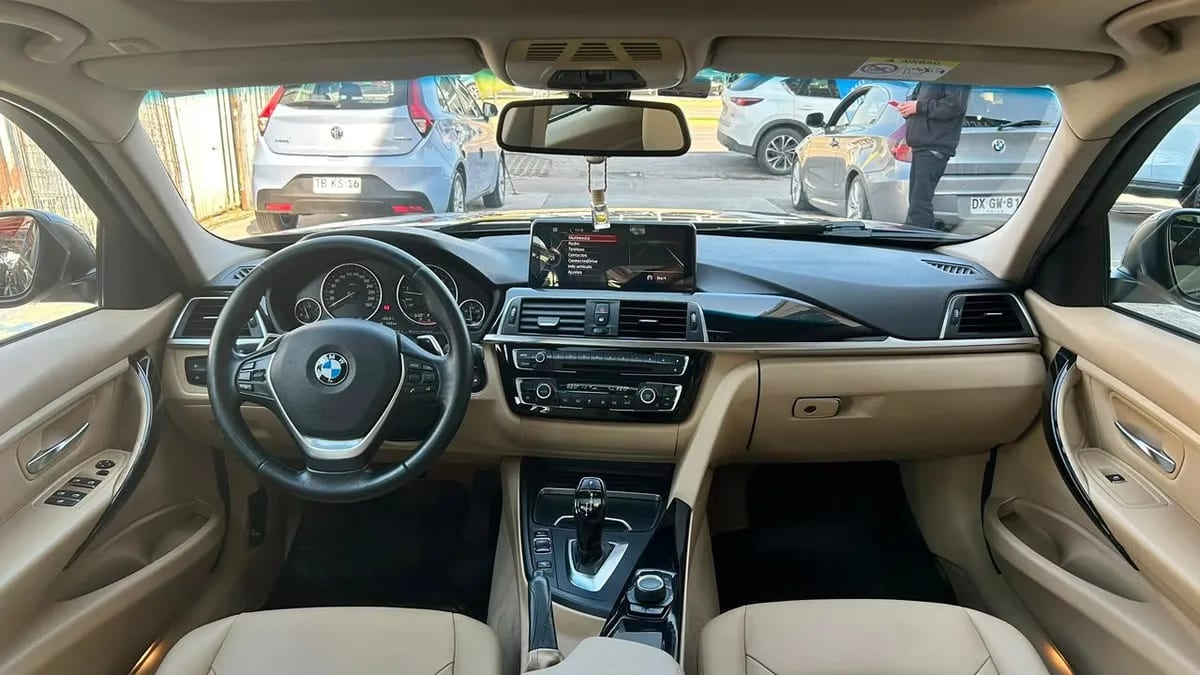 BMW 320i Lci 2.0 Automático año 2016