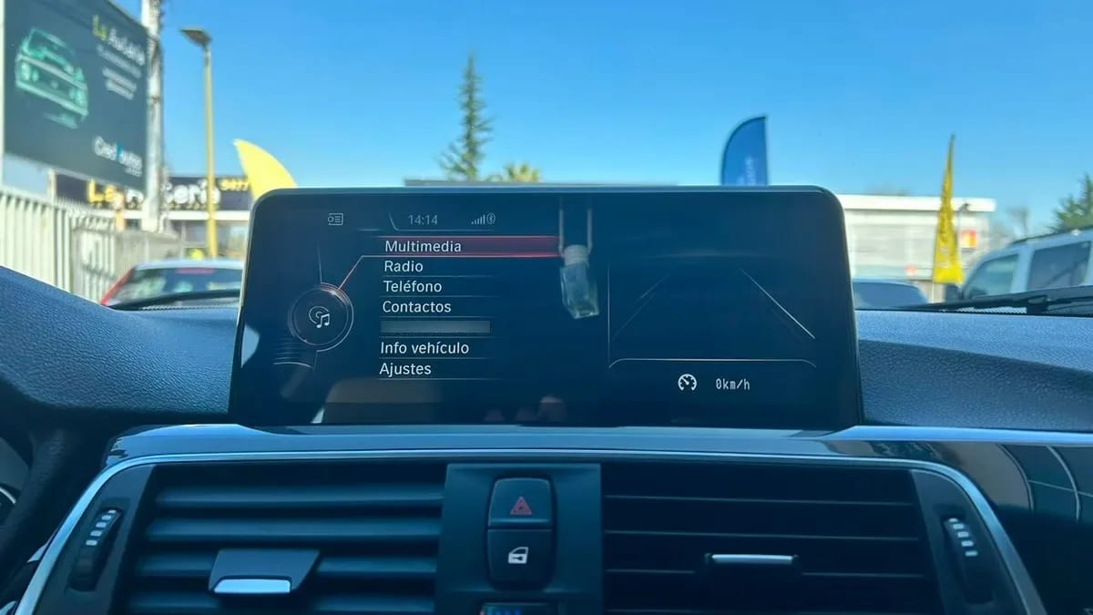 BMW 320i Lci 2.0 Automático año 2016