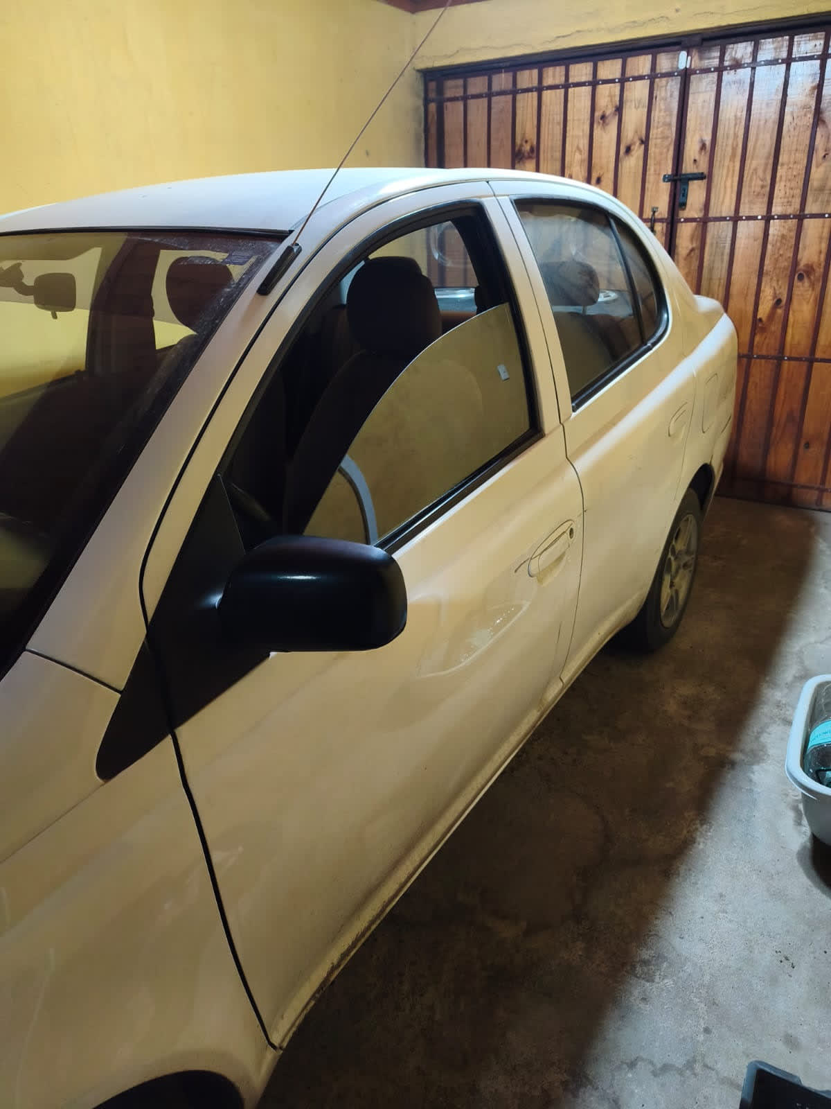 TOYOTA YARIS 1.5 Sedan Gli Mt año 2005