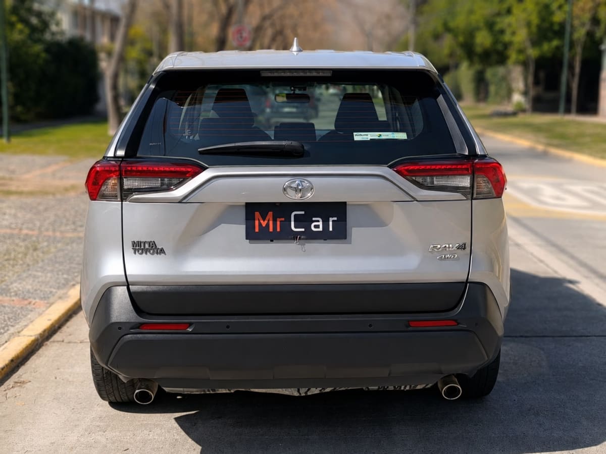 Toyota Rav4 Le 4x4 año 2023