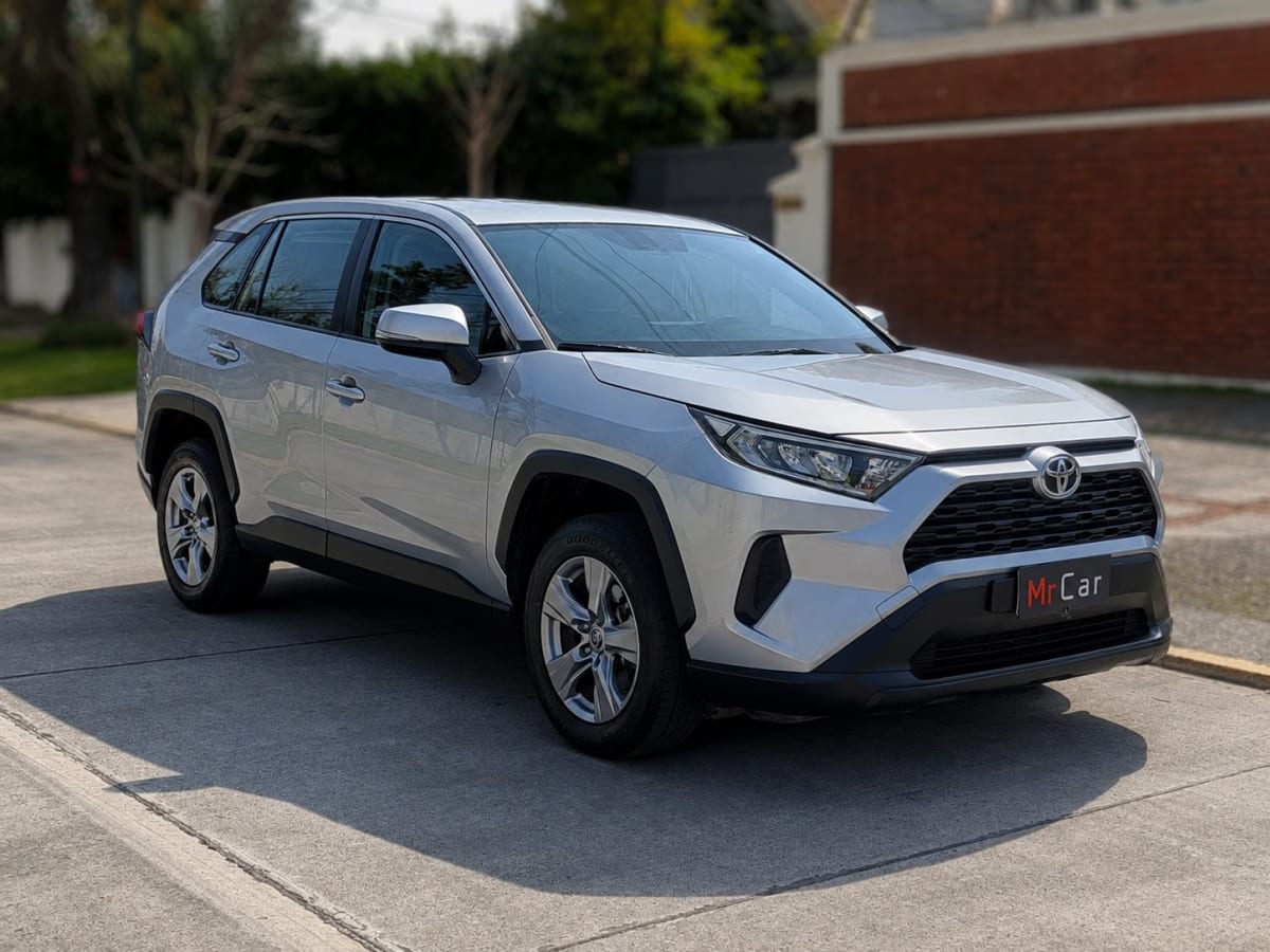 Toyota Rav4 Le 4x4 año 2023